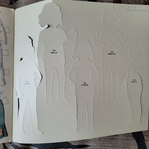 The Dionne Quintuplets Paper Dolls Book Unused - Picture 11 of 14